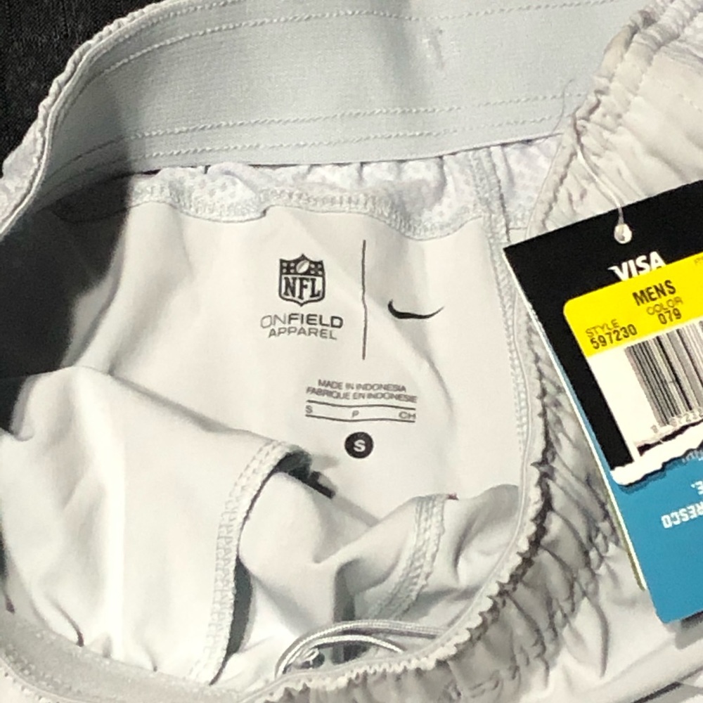 NIKE DRI-FIT SPEED FLY OAKLAND RAIDERS VENT SHORTS - Picture 5 of 8